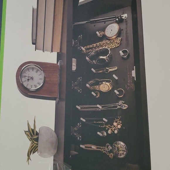 Frontgate storage shelf self explained - Picture 7 of 12